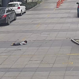揪心！嵊州一3岁男童路上玩耍，被轿车碾过……